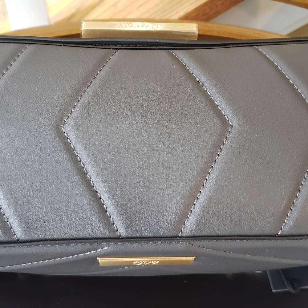 Purse - Picture 2 of 11